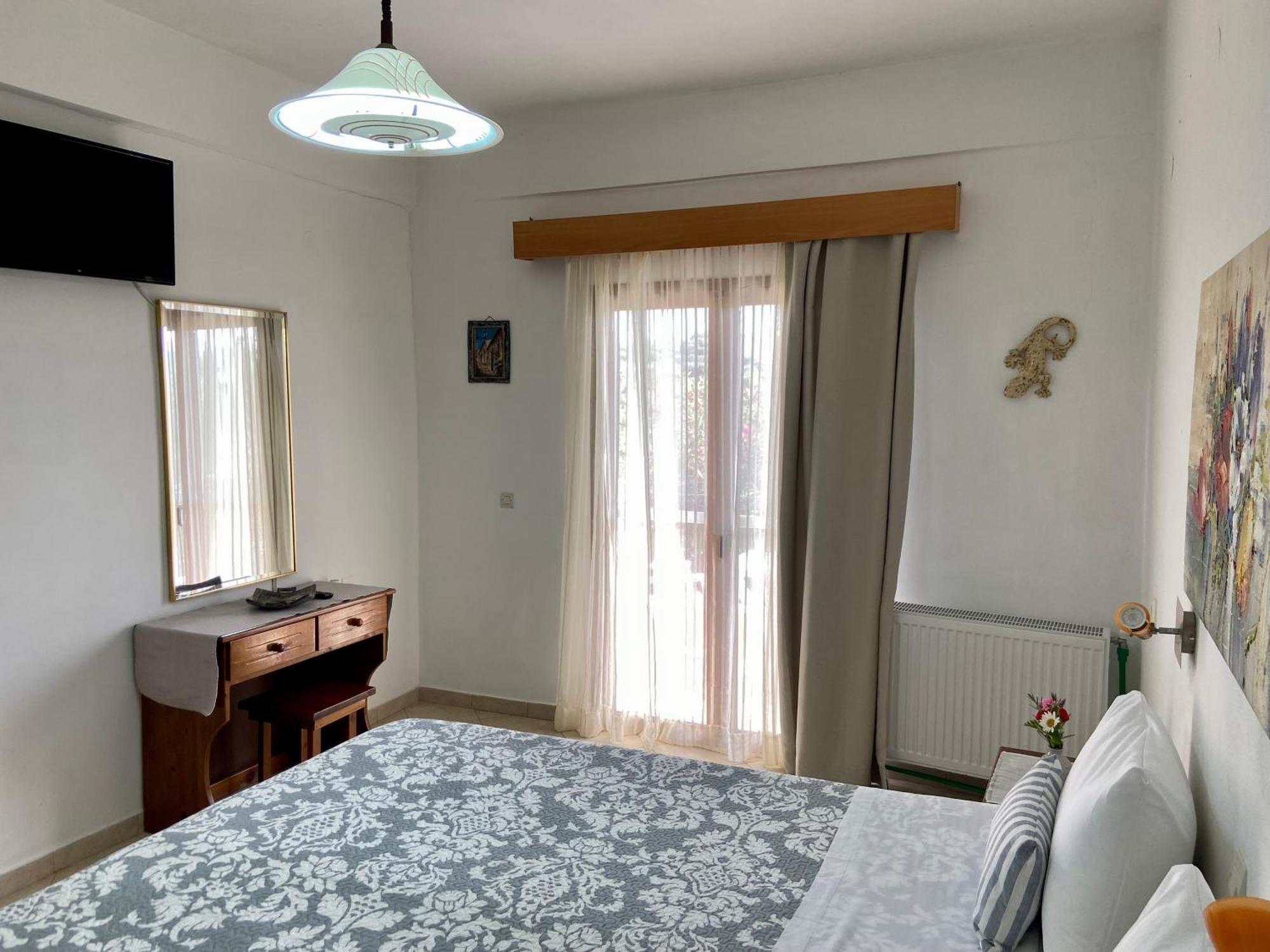 Floros Apartments Agios Stefanos Avliotes  Exteriör bild