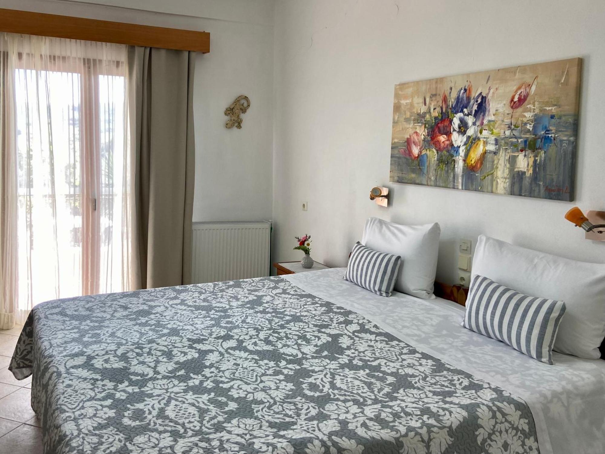 Floros Apartments Agios Stefanos Avliotes  Exteriör bild